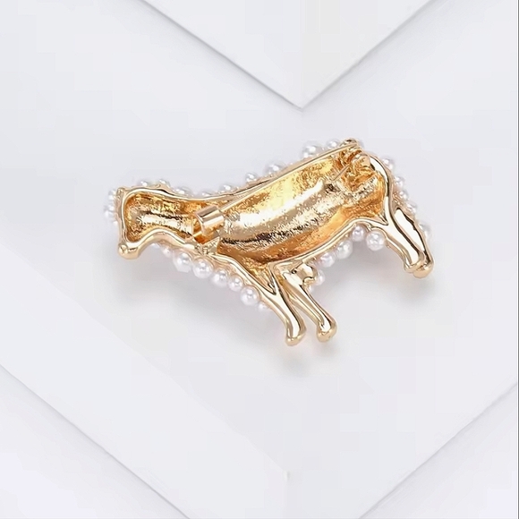 Sheep pin; gold and faux white pearl - Picture 6 of 7